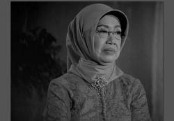 Niat Sholat Ghaib Beserta Doa untuk Sudjiatmi Ibunda Presiden Jokowi<