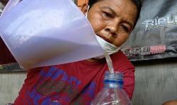 Hand Sanitizer Langka, Warga Blitar Buat Cairan Pembasuh Tangan dari Mengkudu