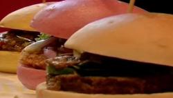 Mencicipi Burger Cita Rasa Pecel hingga Rendang yang Menggugah Selera