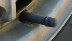 Jangan Anggap Enteng Pentil Ban Motor Hilang, Jika Dibiarkan Ini yang Terjadi