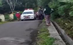 Video Warga Banyumas Blokade Jalan Tolak Pemakaman Jenazah Positif Covid-19