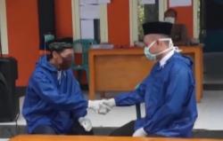 Video Sepasang Pengantin di Purbalingga Nekat Menikah Gunakan APD