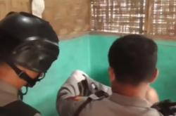 Video 2 Oknum Polisi Terciduk di Kampung Narkoba Deliserdang
