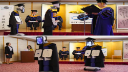 Takut Corona, Acara Wisuda di Jepang Diwakili Robot