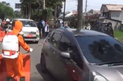 Video Kendaraan di Puncak Disemprot Disinfektan Cegah Penyebaran Covid-19