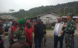 Waspada Teror KSB, TNI Aktif Gelar Komsos di Distrik Serambakon