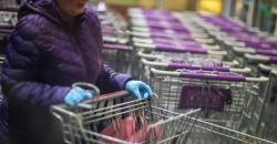 Pakai Sarung Tangan saat Belanja Berisiko Tertular Virus, Ini Alasannya