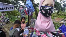 Masker Kain Buatan Penjahit Lokal Laris Manis di Tengah Pandemi COVID-19