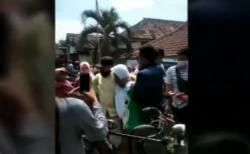 Video 2 Remaja Perempuan di Pasuruan Curi Motor, Modus Pura-Pura Haus
