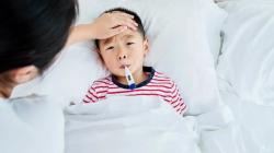 Obat Sirup Disetop gegara Kasus Gagal Ginjal Akut, Ini Cara Alami Turunkan Demam Anak<