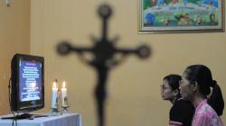 Umat Katolik Ikuti Perayaan Jumat Agung secara Online