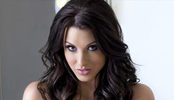 Demi Jermaine Pennant, Alice Goodwin Lakukan Peremajaan Organ Intim