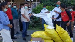 Serahkan Ratusan APD, Bupati Gianyar: Tenaga Medis Jangan Sampai Jadi Korban Corona