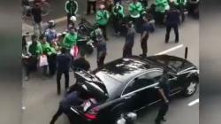 Video Viral Jokowi Bagikan Sembako, Ini Penjelasan Istana