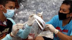 Komunitas Ves Bojogress Produksi 1.000 Face Shield untuk Tenaga Medis Puskesmas