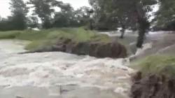 Tak Kuat Menahan Arus, Tanggul Sungai Lamong di Gresik Jebol 3 Meter