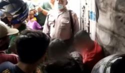 Video 2 Pria Baru Keluar dari Penjara Jambret Ponsel di Pematangsiantar, Pelaku Babak Belur