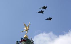 Pria Ini Terlempar ke Luar saat Terbang dengan Jet Tempur, Alasannya Konyol