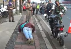 Hari Pertama PSBB di Bekasi, Pengendara Tak Pakai Masker Dihukum Push Up