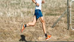 Pria Ini Berlari 230 KM Putari Halaman Rumah setelah Diberlakukan Lockdown