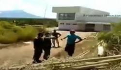 Video Warga di NTT Blokade Jalan Tolak Puskesmas Jadi Karantina Corona