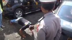 Langgar PSBB, Kernet Mobil Tak Jaga Jarak dengan Sopir Dihukum Push Up