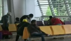 Video Risma Terbitkan Surat Edaran Penumpang Pesawat di Surabaya Wajib Mandi