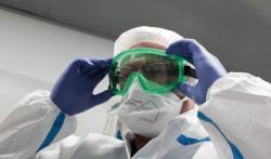 Perangi Corona, ACC Salurkan APD untuk Tenaga Medis