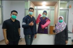 Mahasiswa ITB Serahkan Swab Chamber ke RSUD Cibabat Bantu Tenaga Medis