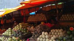 Melon dan Semangka Banjiri Pasar Makassar, Jadi Pilihan Warga untuk Buka Puasa