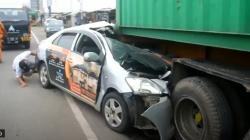Sedan Tabrak Truk Tronton di Jalur Pantura Cirebon, 3 Orang Luka Parah
