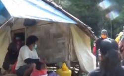 Video Menyedihkan Sekeluarga Ditolak Warga Isolasi Mandiri di Dekat Kandang Sulawesi Barat
