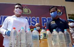 Polisi Tangkap Kakek Penjual Ciu di Kulonprogo, 156 Botol Ikut Diamankan