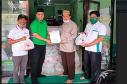Fraksi PKB-PWNU Jateng Distribusikan Paket Sembako ke Warga Terdampak Corona