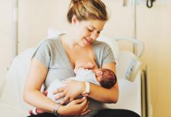 6 Cara Memerah ASI dengan Tangan, Ibu Menyusui Wajib Tahu  