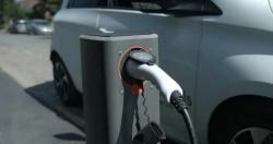 Inggris Uji Coba Tempat Pengisian Mobil Listrik di Pinggir Trotoar