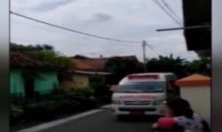 Video Warga Nganjuk Sambut Kedatangan Pasien Sembuh Covid-19