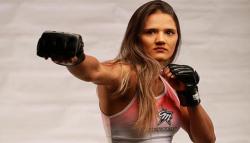 Petarung Wanita Asal Brasil Bikin Pelaku Cabul Babak Belur