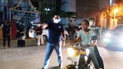 Terobos Razia Masker di Makassar, Pengendara Motor Jatuh saat Melaju Kecepatan Tinggi<