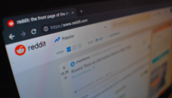 Diprotes Moderator, Reddit Tarik Chat Rooms