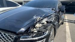 Apes, Baru 1 Menit Diterima Mobil Mewah Ini Ringsek Ditabrak