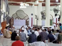 Menolak Ditertibkan, Jemaah Tarawih di Kota Parepare Adu Mulut dengan Satgas Covid-19<