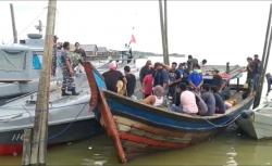 Pekerja Migran Ilegal dari Malaysia Diamankan, Seorang di Antaranya Pakai Kaos Palu Arit