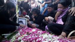 Suasana Haru Pemakaman Didi Kempot di Ngawi