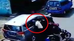 Video Pencurian Pecah Kaca Mobil Terjadi Siang Hari di Depok, Pelaku Kabur Bawa Senjata Api