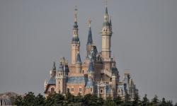 Disneyland Shanghai Dibuka Setelah Tutup 4 Bulan, Tiket Ludes dalam Hitungan Menit