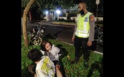 Bubarkan Pemuda Nongkrong saat PSBB, 2 Polisi Ditabrak hingga Patah Tulang