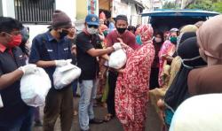 Peduli Warga Terdampak Covid-19, Erafone Sulsel dan iNews Tv Makassar Bagikan Ratusan Paket Sembako ke Masyarakat
