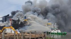 Detik-Detik Kebakaran Kapal Tanker di Pelabuhan Belawan