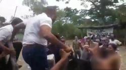 Video Viral Aksi Protes Ibu-Ibu Telanjang Dada saat Gubernur NTT Kunjungan